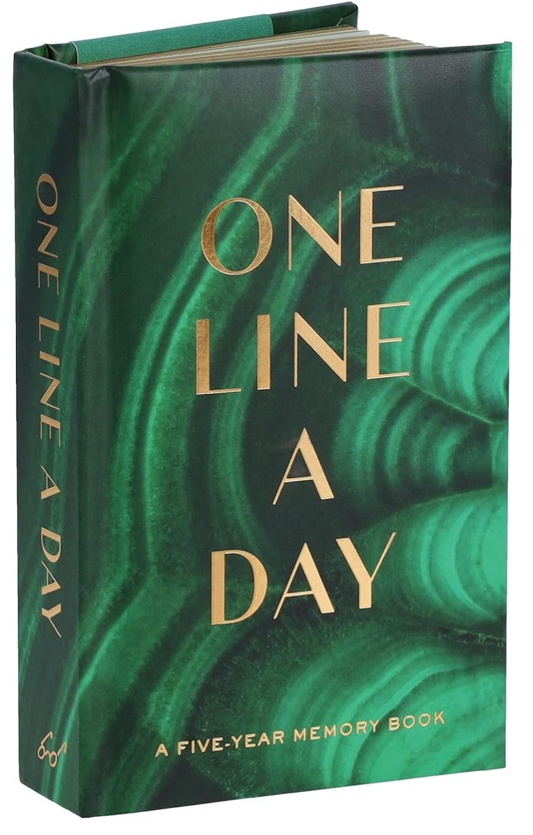 [object Object] «Malachite Green One Line a Day. A Five-Year Memory Book» - фото №1