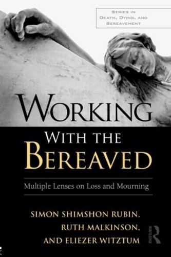 [object Object] «Working With the Bereaved: Multiple Lenses on Loss and Mourning», авторов Элиэзер Вицтум, Рут Малкинсон, Саймон Шимшон Рубин - фото №1