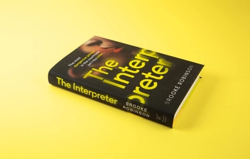 Бумажная книга «The Interpreter», автор Брук Робинсон - фото №4 - миниатюра