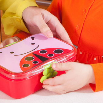  «Бутербродница Skip Hop Божья коровка Livie (252477)», бренда Skip Hop - фото №4 - миниатюра
