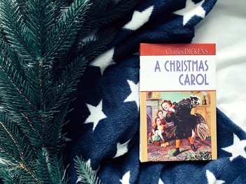 Бумажная книга «A Christmas Carol In Prose, Being a Ghost Story of Christmas», автор Чарльз Диккенс - фото №3 - миниатюра