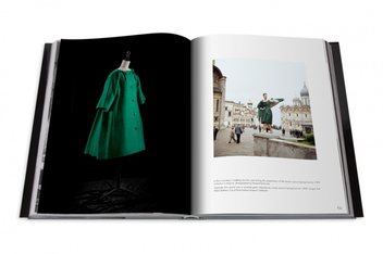 Паперова книга «Книга Діор від Ів Сен Лоран. Лоренс Бенаїм. Assouline», автор Лоуренс Бенаїм - фото №4 - мініатюра