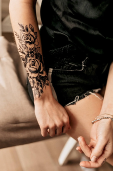  «Тимчасове тату Tattooshka Гілочка із трояндами (XQB-057)», бренда Tattooshka - фото №3 - миниатюра