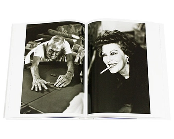 Бумажная книга «Helmut Newton. Sumo (подарочный комплект в коробке с подставкой для книги)» - фото №9 - миниатюра