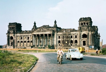 Бумажная книга «Berlin. Portrait of a City», автор Ханс Христиан Адам - фото №16 - миниатюра