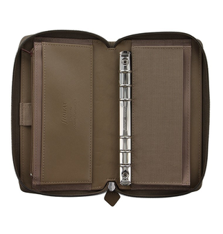  «Органайзер Filofax Saffiano Compact Zip Fawn (20-028759)», бренда Filofax - фото №3 - миниатюра