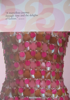 Бумажная книга «Fashion. A History from the 18th to the 20th Century (комплект из 2 книг)», авторов Акико Фукай, Тамами Суо, Мики Ивагами, Рейко Кога, Рэй Ний - фото №3 - миниатюра