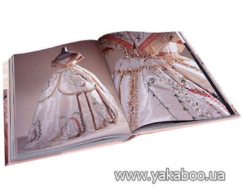 Бумажная книга «Fashion. A History from the 18th to the 20th Century (комплект из 2 книг)», авторов Акико Фукай, Тамами Суо, Мики Ивагами, Рейко Кога, Рэй Ний - фото №11 - миниатюра