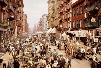 Бумажная книга «New York: Portrait of a City / Portrat einer Stadt / Portrait d'une ville», автор Реуэл Голден - фото №15 - миниатюра