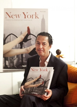 Бумажная книга «New York: Portrait of a City / Portrat einer Stadt / Portrait d'une ville», автор Реуэл Голден - фото №4 - миниатюра