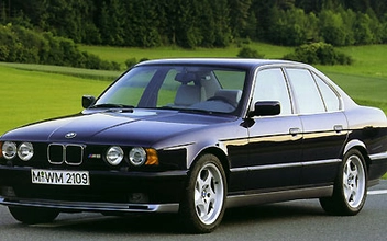 Паперова книга «BMW», авторів Райнер В. Шлєгєльмільх, Хартмут Лєбрінк, Йохен фон Остеррот - фото №5 - мініатюра