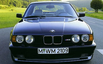 Паперова книга «BMW», авторів Райнер В. Шлєгєльмільх, Хартмут Лєбрінк, Йохен фон Остеррот - фото №6 - мініатюра