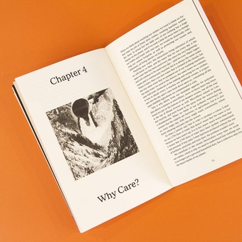 Паперова книга «Loved Clothes Last», автор Орсола де Кастро - фото №3 - мініатюра