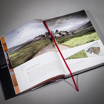 Бумажная книга «The Art of Game of Thrones: The Official Book of Design from Season 1 to Season 8», авторов Джоди Ревенсон, Дебора Райли - фото №4 - миниатюра