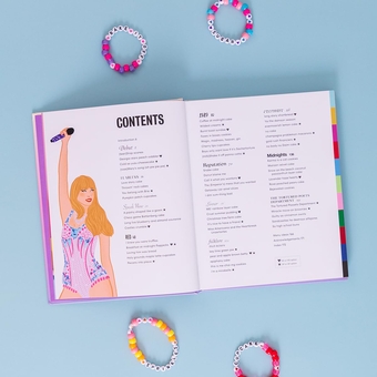 Бумажная книга «Bake it Off: Tasty Taylor Swift-Inspired Bakes», автор Элли Маккосланд - фото №2 - миниатюра