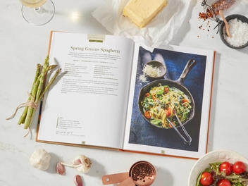 Бумажная книга «Just One Pan or Pot» - фото №2 - миниатюра