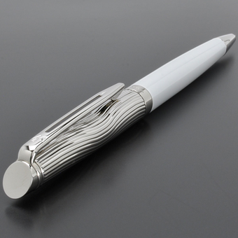  «Шариковая ручка Waterman Hemisphere Deluxe White CT (22 063)», бренда Waterman - фото №4 - миниатюра
