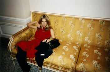 Бумажная книга «Kate Moss by Mario Testino», автор Марио Тестино - фото №8 - миниатюра