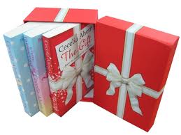 Бумажная книга «Cecelia Ahern. The Gift Box. P.S. I Love You. Where Rainbows End. The Gift (комплект из 3 книг)», автор Сесилия Ахерн - фото №1 - миниатюра