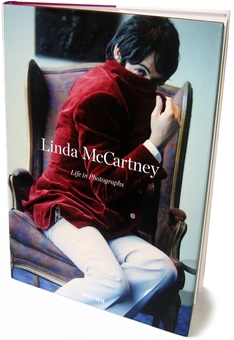 Паперова книга «Linda McCartney. Life in Photographs», авторів Енні Лейбовіц, Пол Маккартні, Мартін Харрісон, Лінда Маккартні, Мері Маккартні, Стелла Маккартні - фото №1 - мініатюра