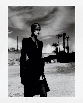 Паперова книга «Helmut Newton, Polaroids», автор Хельмут Ньютон - фото №6 - мініатюра