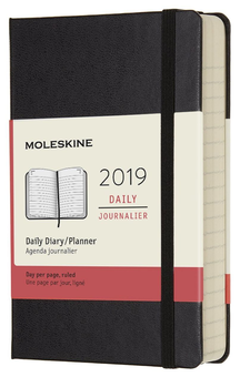  «Ежедневник карманный Moleskine на 2019 год черный (DHB12DC2Y19)», бренда Moleskine - фото №1 - миниатюра