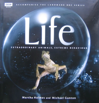 Бумажная книга «Life: Extraordinary Animals, Extreme Behaviour», авторов Марта Холмс, Майкл Гантон, Руперт Баррингтон, Адам Чепмен, Патрик Моррис, Тед Оакс - фото №2 - миниатюра