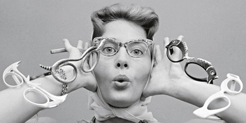 Бумажная книга «Eyewear: A Visual History», автор Мосс Липоу - фото №8 - миниатюра