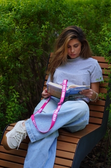  «Закладка з ремінцем «Hot girls read»», бренда BOOK BUDDY - фото №6 - миниатюра