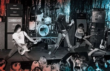 Бумажная книга «Commando. The Autobiography of Johnny Ramone», автор Джонни Рамон - фото №4 - миниатюра