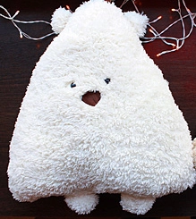  «Мягкая игрушка подушка Poplays Маленькая Собачка Big dog цвет white (0548)», бренда Poplays - фото №1 - миниатюра