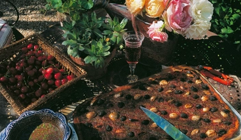 Бумажная книга «Living in Provence», авторов Барбара Стуэлти, Рене Стуэлти - фото №8 - миниатюра