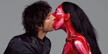 Бумажная книга «Inez van Lamsweerd, Vinoodh Matadin: Pretty Much Everything (3 volumes in slipcase)», авторов Пенни Мартин, Майкл Брейсвелл, Оливер Зам, Брюс Стерлинг - фото №4 - миниатюра