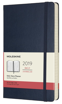  «Ежедневник Moleskine на 2019 год сапфир (DHB2012DC3Y19)», бренда Moleskine - фото №1 - миниатюра
