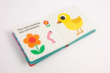 Бумажная книга «This Little Duckling: A Touch and Feel Book» - фото №4 - миниатюра