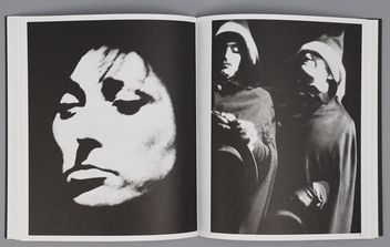 Паперова книга «Josef Koudelka. Theatre» - фото №3 - мініатюра