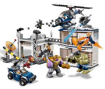  «Конструктор LEGO Super Heroes Marvel Битва на базе Мстителей 699 деталей (76131)», бренда LEGO - фото №3 - миниатюра