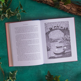Paper book «The Hobbit: Illustrated by Tove Jansson», author J. R. R. Tolkien - фото №4 - миниатюра