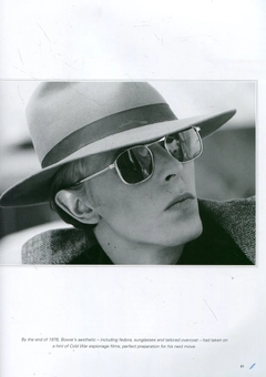 Бумажная книга «David Bowie Style», автор Денни Льюис - фото №4 - миниатюра