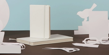 «Карманная записная книжка Moleskine Classic White Белая в клетку (MM712WHF#978-88-6613-718-4)», бренда Moleskine - фото №9 - миниатюра