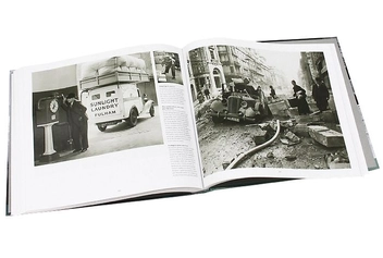 Бумажная книга «Cars: The Early Years / Die Anfange des Automobils / Les debuts de l'Automobile», автор Брайан Лабан - фото №7 - миниатюра