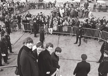 Паперова книга «The Beatles», автор Гаррі Бенсон - фото №7 - мініатюра