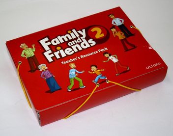 Бумажная книга «Family and Friends 2: Teacher's Resource Pack», автор Наоми Симмонс - фото №4 - миниатюра