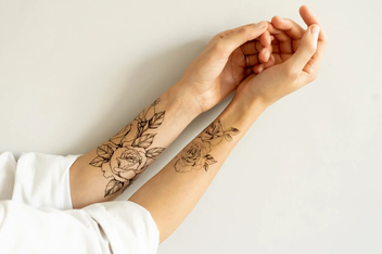  «Тимчасове тату Tattooshka Трояндова гілочка (TH-396)», бренда Tattooshka - фото №3 - миниатюра