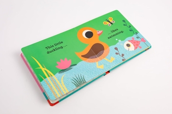 Бумажная книга «This Little Duckling: A Touch and Feel Book» - фото №5 - миниатюра