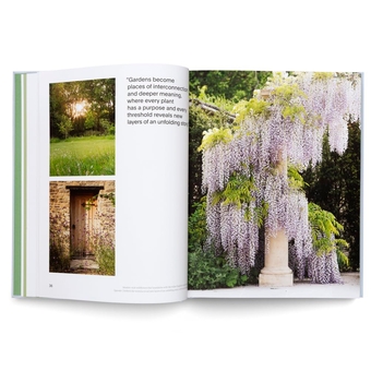 Бумажная книга «Cottagecore Gardens. A New Take on Living Landscapes» - фото №6 - миниатюра