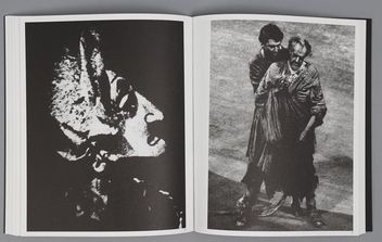 Паперова книга «Josef Koudelka. Theatre» - фото №4 - мініатюра