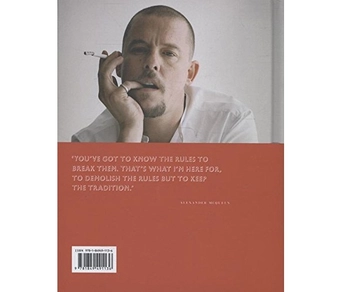 Бумажная книга «Vogue on: Alexander McQueen», автор Хлоя Фокс - фото №2 - миниатюра