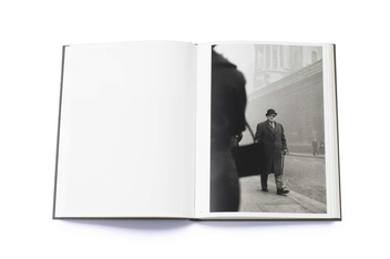 Бумажная книга «Sergio Larrain. London. 1959», автор Роберто Боланьо - фото №8 - миниатюра
