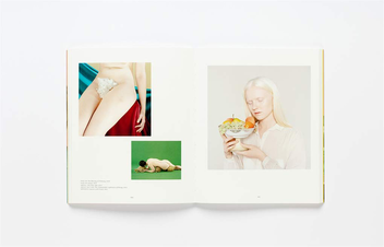 Паперова книга «Girl on Girl. Art and Photography in the Age of the Female Gaze», автор Шарлотт Янсен - фото №3 - мініатюра